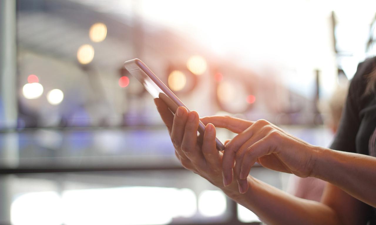 スマホ1つがあれば副業は始められる！？おすすめのアプリをご紹介